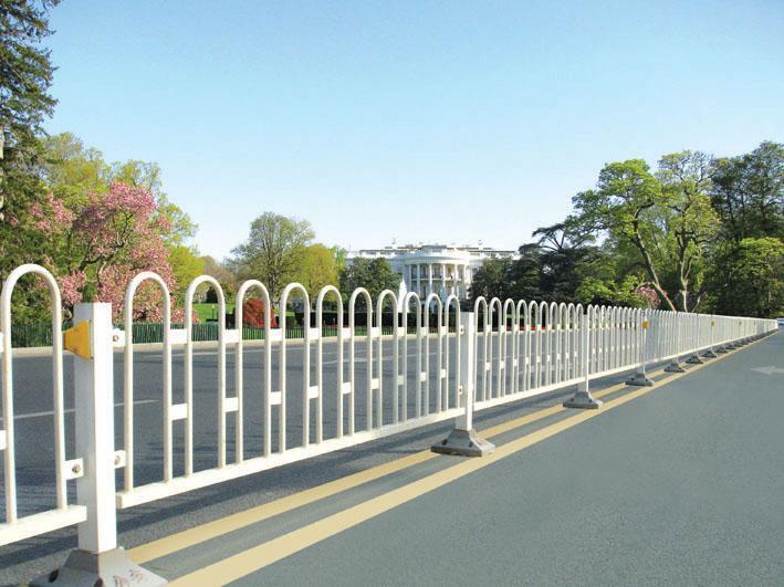 道路護(hù)欄應(yīng)該如何選擇適合的螺絲