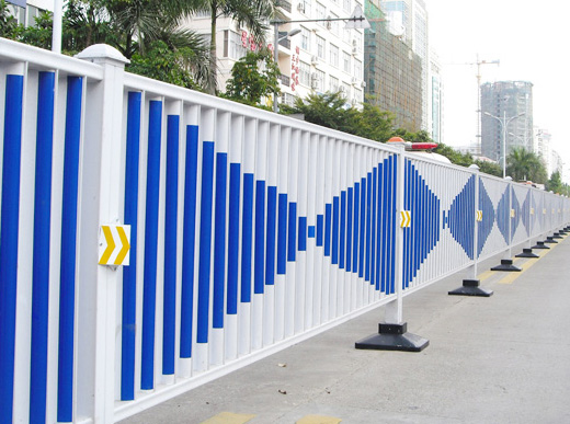 道路護(hù)欄廠家介紹市政護(hù)欄的特性