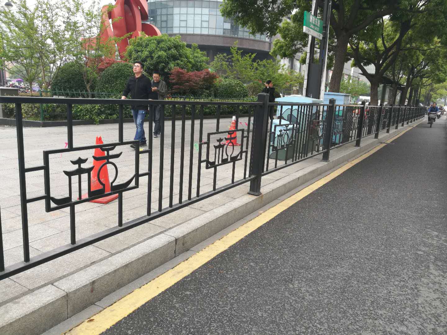 道路護(hù)欄廠家簡述護(hù)欄的養(yǎng)護(hù)方式
