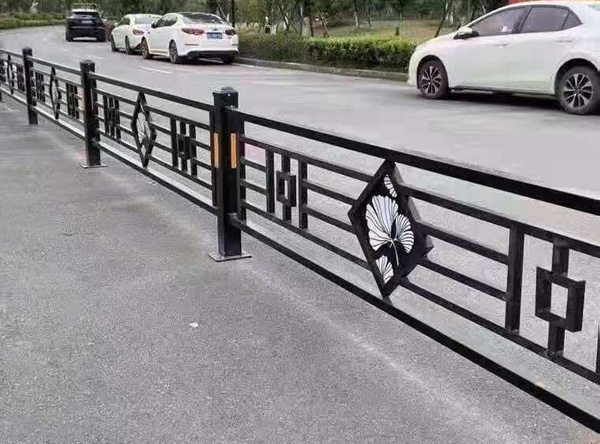 導(dǎo)致常州道路護欄損壞的原因主要有哪些